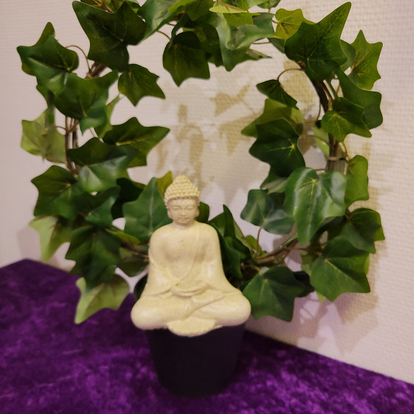 Buddha - gråbeige statyett